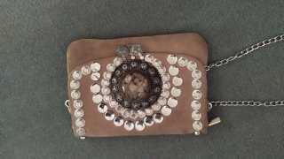 Bolso ante con piedras y monedas