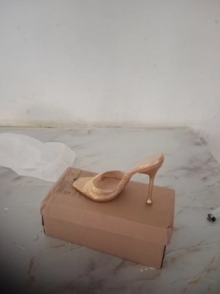 Sandalias doradas tacón alto