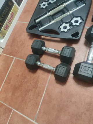 Banco de pesas con maletín y mancuernas
