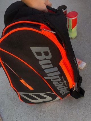 Paletero Bullpadel Tourline Negro/Naranja