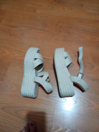 Sandalias esparto beige con cuña