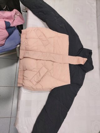 Plumífero juvenil azul marino y rosa
