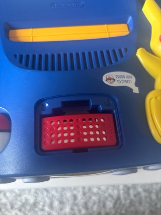 Nintendo 64 Edizione Speciale Pikachu