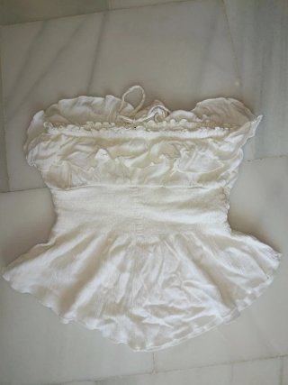 Top Bershka blanco sin mangas