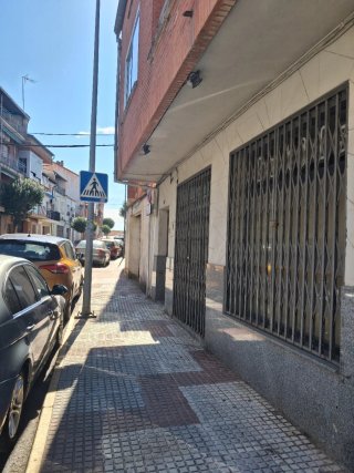 CASA CENTRICA CON PATIO Y COCHERA