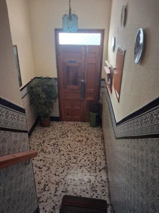 CASA CENTRICA CON PATIO Y COCHERA
