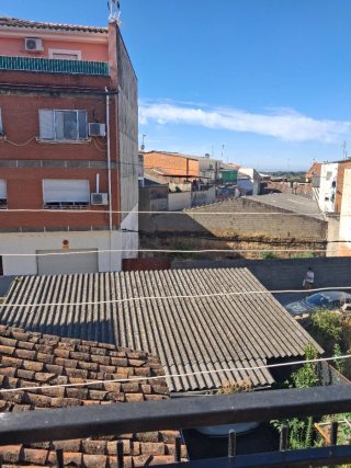 CASA CENTRICA CON PATIO Y COCHERA