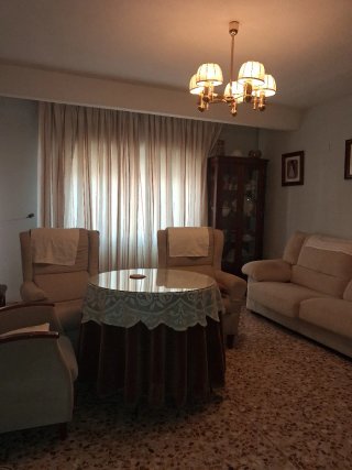 CASA CENTRICA CON PATIO Y COCHERA