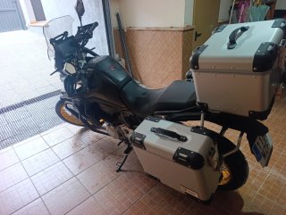 Voge 900 DSX Negra y Dorada