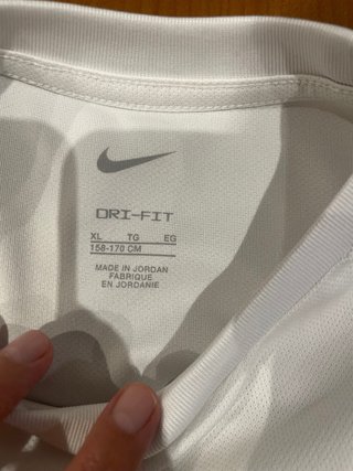 Camiseta deportiva Nike blanca