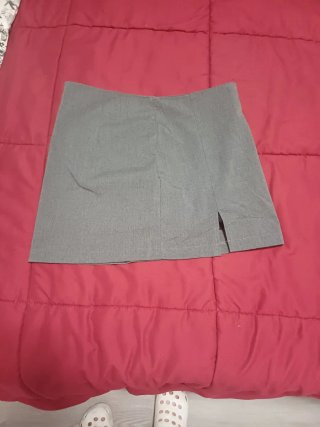 Minifalda gris con pantalón incorporado