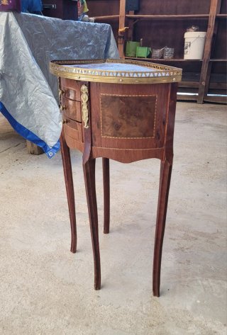 Mesa auxiliar francesa de madera