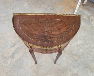 Mesa auxiliar francesa de madera