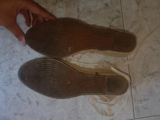 Alpargatas blancas y beige con cordones