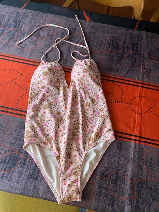Precioso bañador estampado nuevo