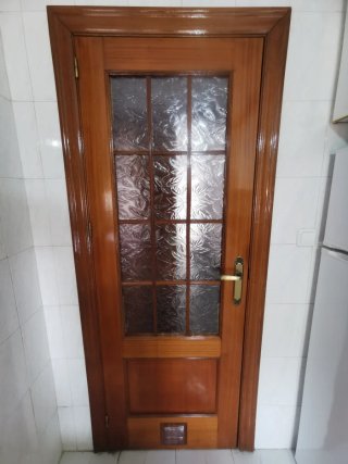 Puerta madera maciza