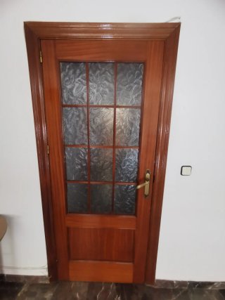 Puerta madera maciza