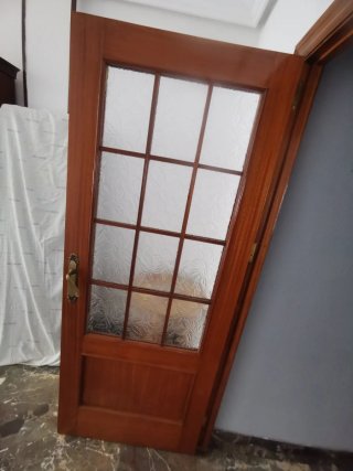 Puerta madera maciza