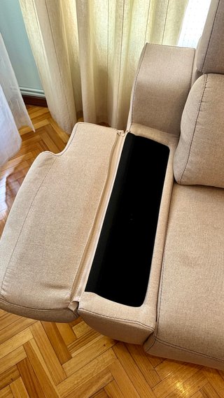 Sofá 3 plazas beige con arcón y reposacabezas