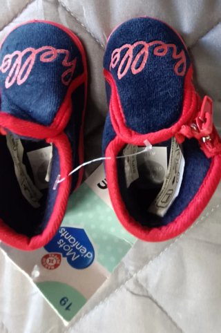 Zapatillas bebé talla 19 a estrenar