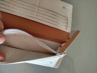 Billetera Adolfo Dominguez beige