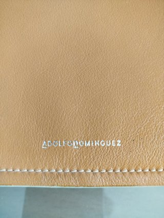 Billetera Adolfo Dominguez beige