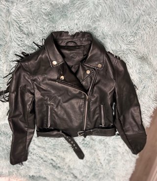 Cazadora polipiel negra con flecos Talla S