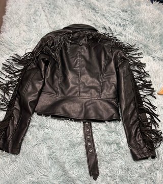 Cazadora polipiel negra con flecos Talla S