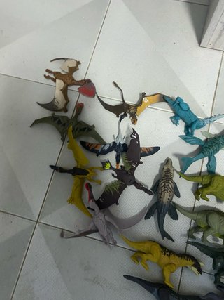 Lote de dinosaurios de juguete