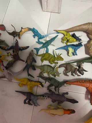 Lote de dinosaurios de juguete