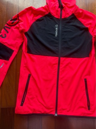 Chaqueta Reebok Roja con Capucha