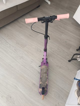Patinete Oxelo morado con ruedas rosas