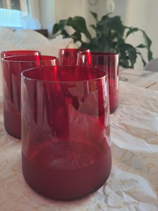Bicchieri di vetro rossi