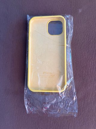 Funda iPhone 15 Amarilla Apple