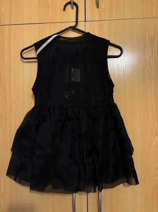 Top Peplum Cynthia Rowley Negro con Joyas