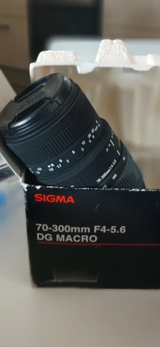 Canon 1000D + objetivos y accesorios