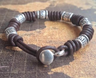 Pulsera artesanal cuero y plata