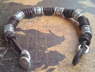 Pulsera artesanal cuero y plata