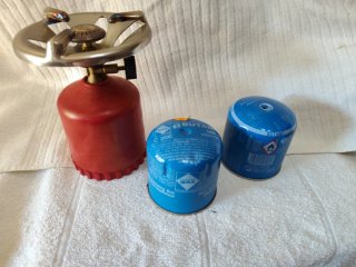 Fornello da campeggio a gas + 2 cartucce