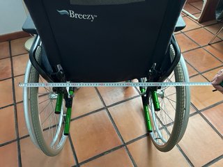 Silla de ruedas de aluminio, es bastante ligera