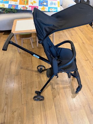 Silla de paseo negra de 6 meses a 12 meses ( 15kg)