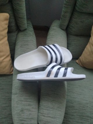 Chanclas Adidas Blancas Tiras Negras
