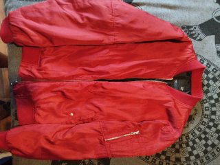 Cazadora bomber roja