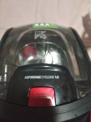 Aspiradora Compacta 700 W