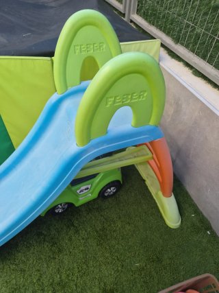 Tobogán infantil azul y naranja