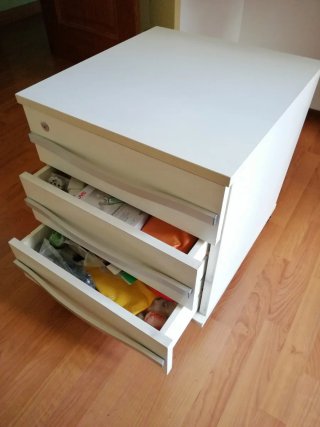 Tavolo da ufficio grande con cassettiera a rotelle