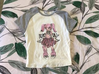 Camiseta Bershka  con dibujo y mangas grises