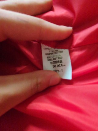 Chaqueta roja Primark talla XXL con capucha