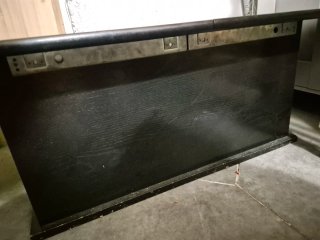 Mesa auxiliar.Se vende montada,hay que recogerla