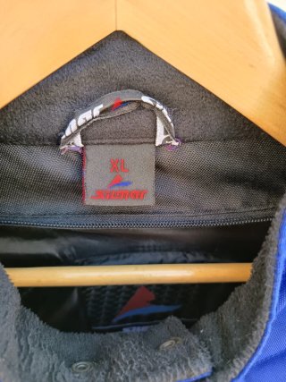 Chaqueta de moto azul y negra